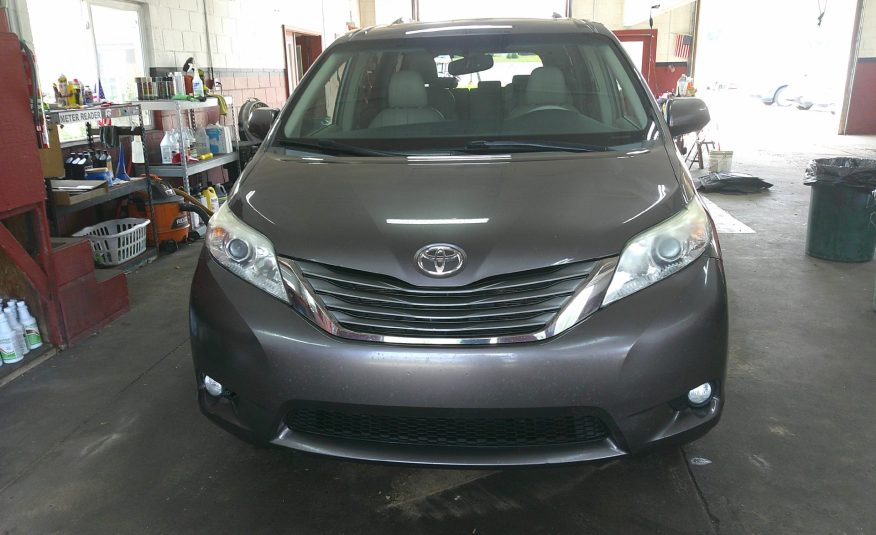 2013 TOYOTA SIENNA