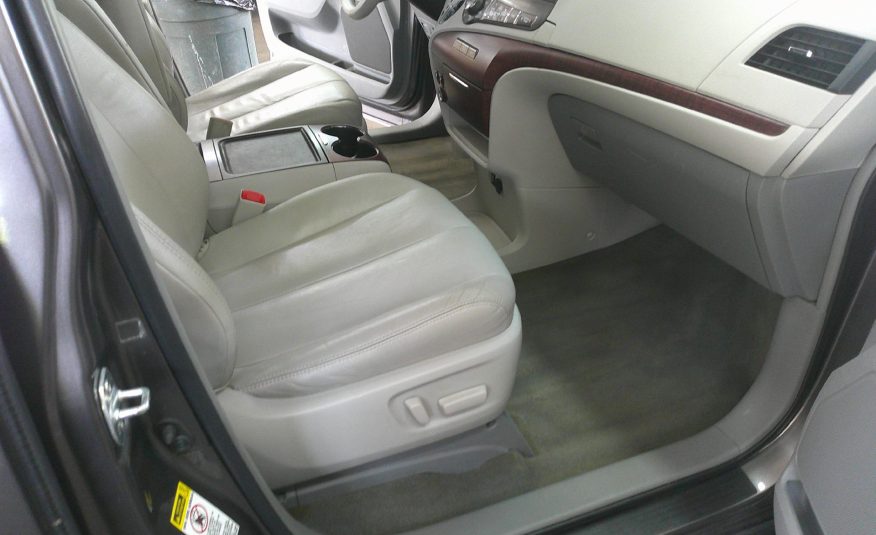 2013 TOYOTA SIENNA