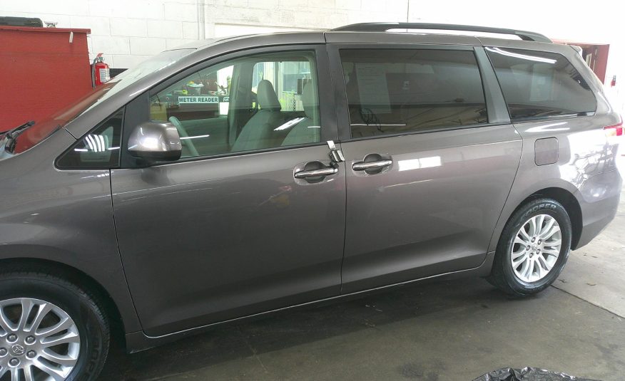 2013 TOYOTA SIENNA