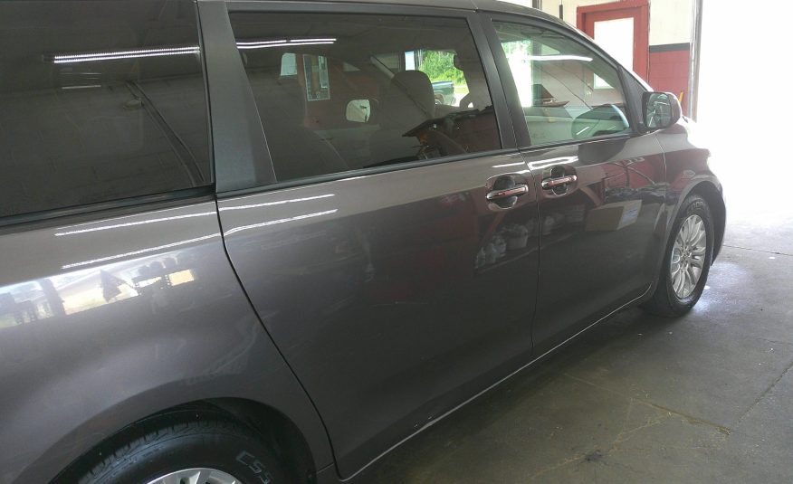 2013 TOYOTA SIENNA